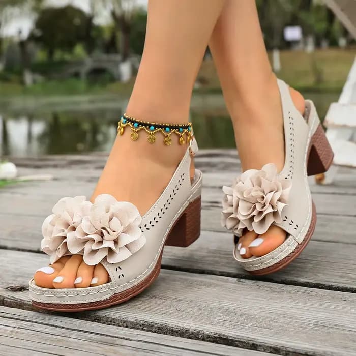 Sandales à talons épais pour femmes, mode estivale, motif floral ajouré, chaussures de plage légères