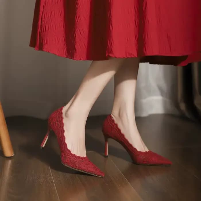 Chaussures de mariage élégantes pour femmes à talons hauts, en dentelle brodée blanche, à bout point