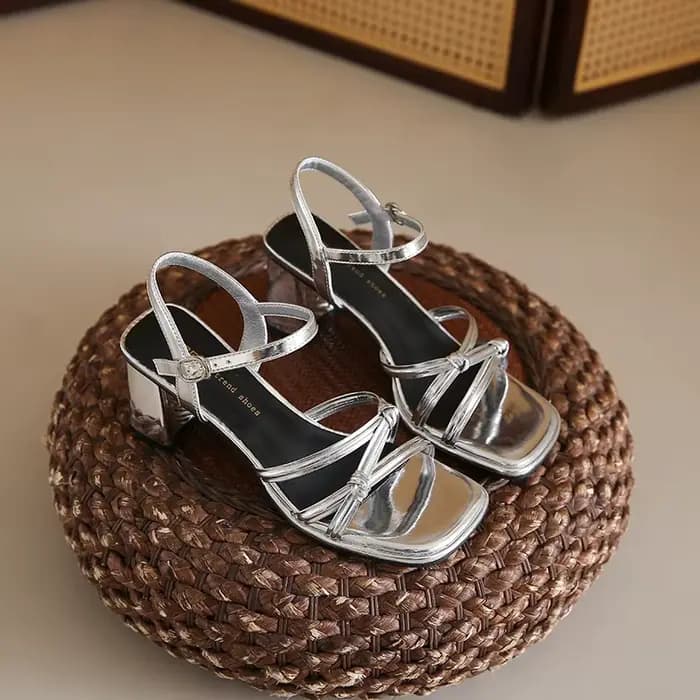Argent beaux talons hauts 2025 été nouvelles sandales à talons bloc à bout ouvert pour femmes