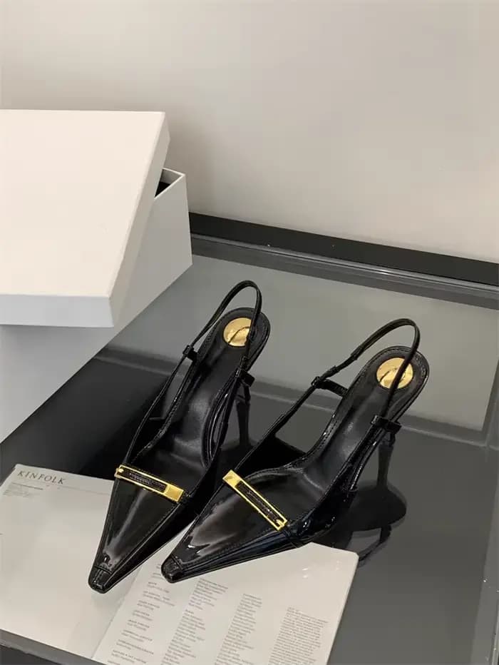 2025 Été Nouveau! Sandales à talons aiguilles en cuir verni à bout pointu avec boucle en métal