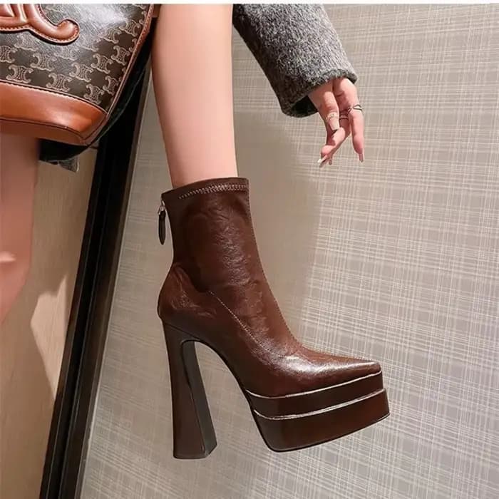 Super haut talon femmes automne et hiver nouveau bout pointu bloc talon plate-forme mode bottes plat