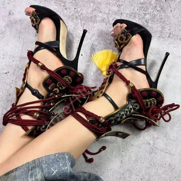 2025 rétro été dames gland défilé talons aiguilles de luxe fête bout ouvert sandales décontractées c