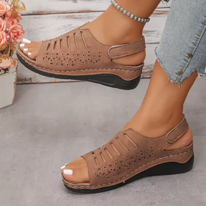 Nouvelles sandales compensées rétro confortables en cuir pour femme