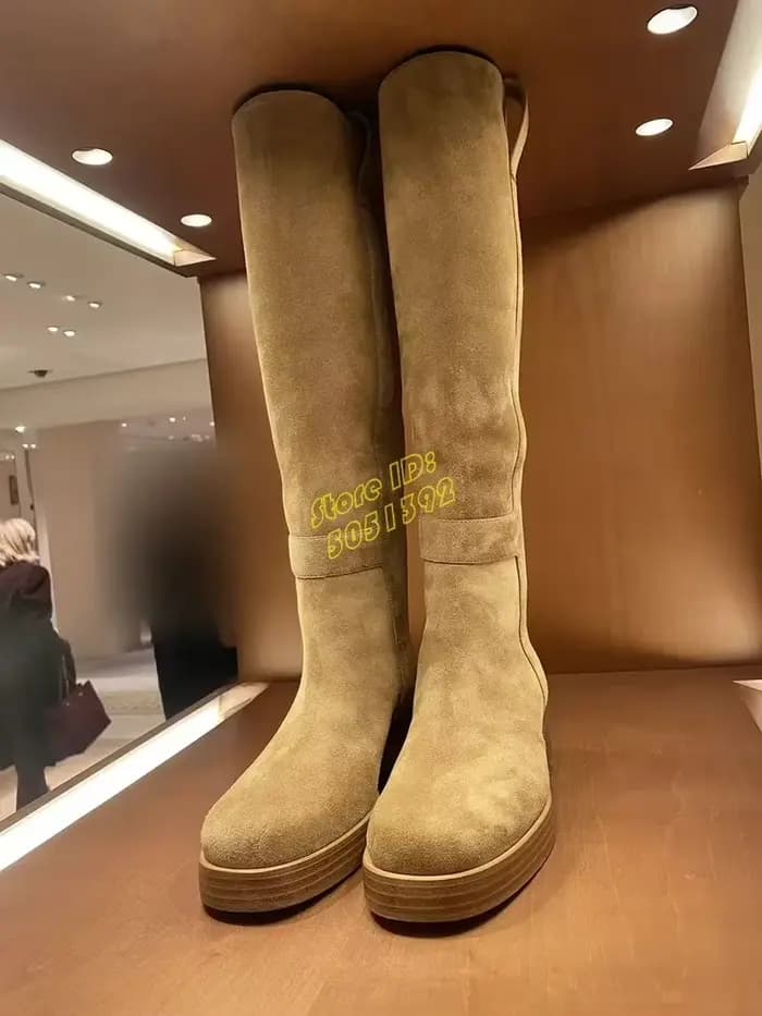 Bottes hautes en daim à talon carré