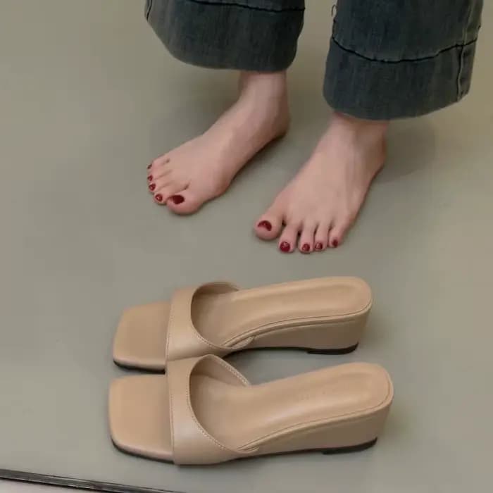 Sandales compensées à bout ouvert et pantoufles pour femmes