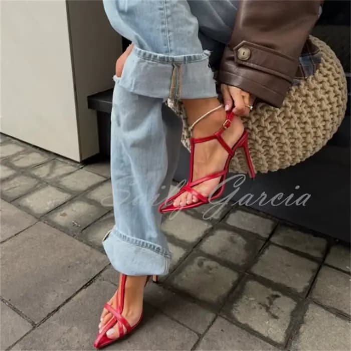 Sandales à bout pointu rouges pour femmes, à lanières, sexy, à talons aiguilles, en cuir, avec boucle, élégantes, pour soirée et robe de soirée