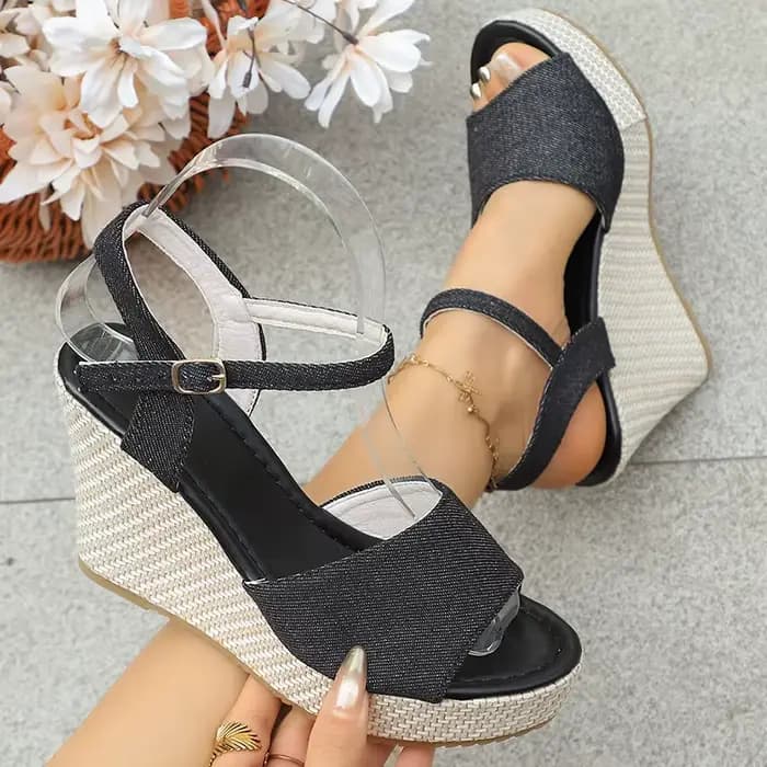 Sandales compensées noires et blanches pour femmes