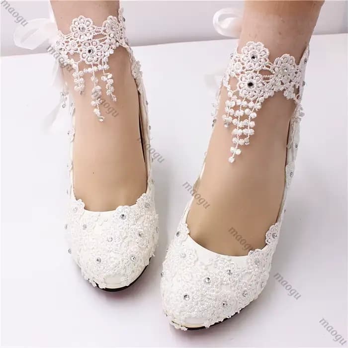 Nouvelles chaussures femme mariée élégante dentelle blanche perle Design talons hauts femmes