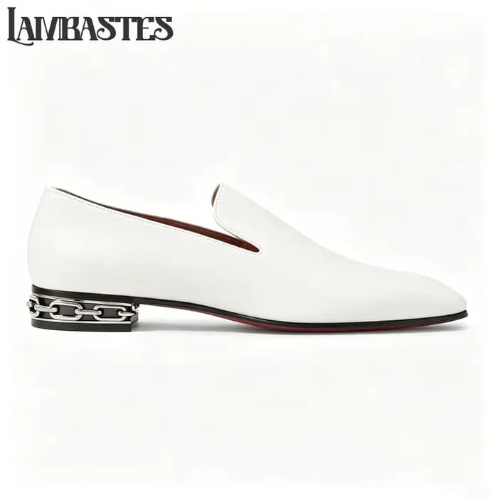 Mocassins à talon avec détails chaîne