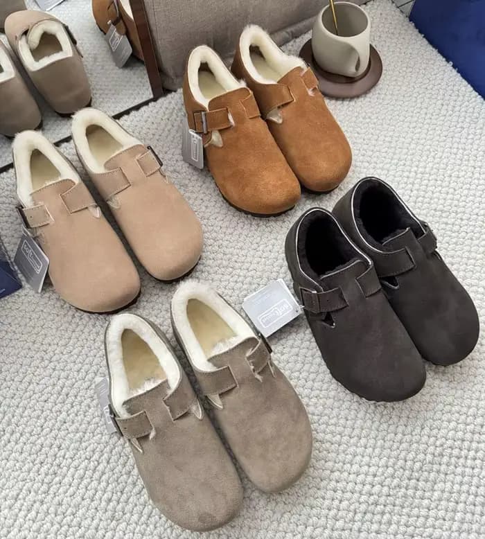 Mules et sabots en cuir suédé doublés de fourrure pour femmes et hommes