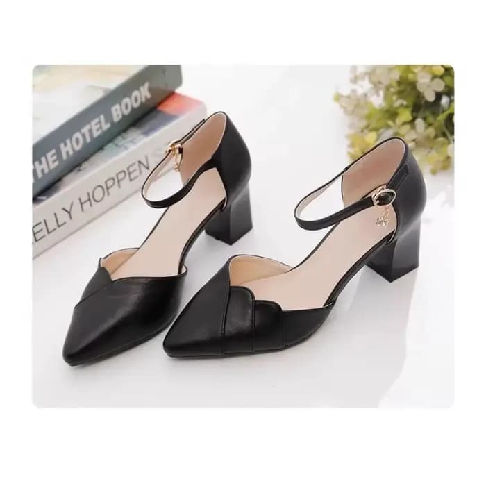 Sandales à talon bloc pour femmes printemps-été 2026 | Pumps à bout fermé et à bride cheville tendance | Chaussures à talons hauts polyvalentes pour les soirées