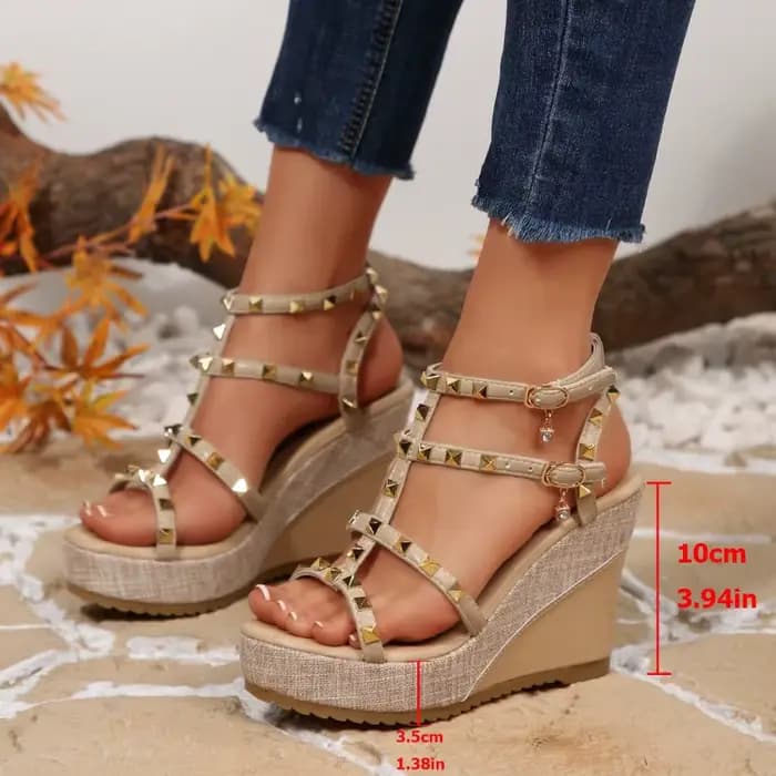 Sandales à lanières cloutées