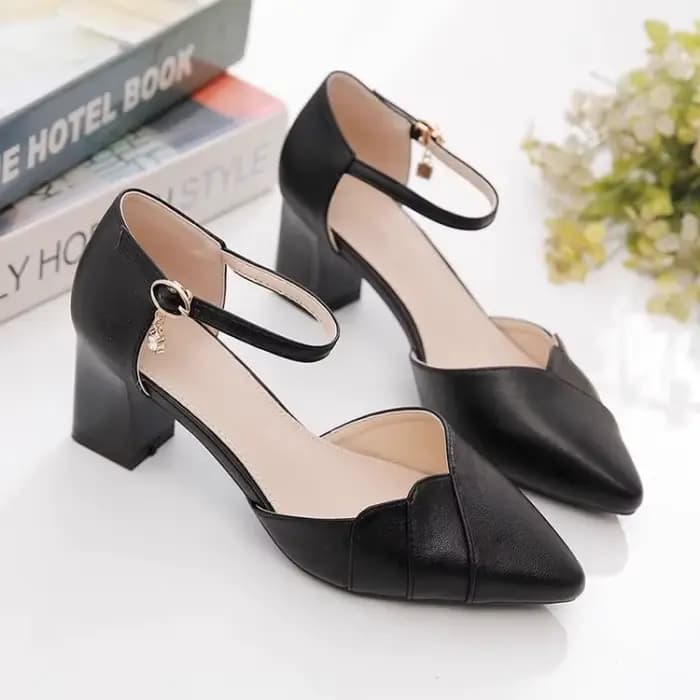 Sandales à talon bloc pour femmes printemps-été 2026 | Pumps à bout fermé et à bride cheville tendance | Chaussures à talons hauts polyvalentes pour les soirées