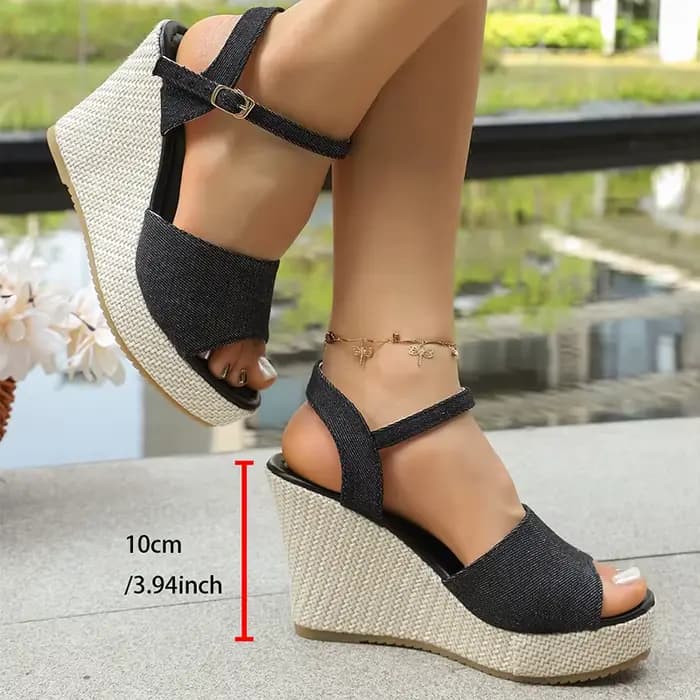 Sandales compensées noires et blanches pour femmes