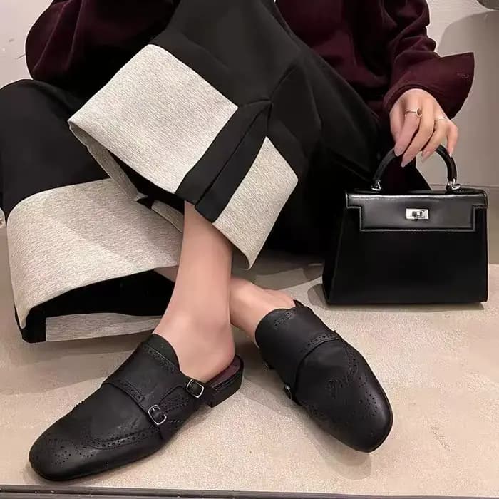 Mules élégantes à talon carré en cuir souple gaufré