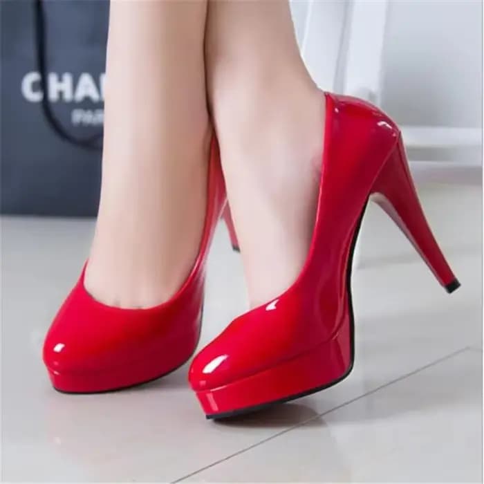 Escarpins classiques en cuir verni pour femmes