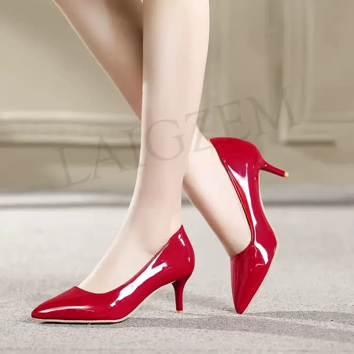 Escarpins pointus à talons aiguilles pour femmes