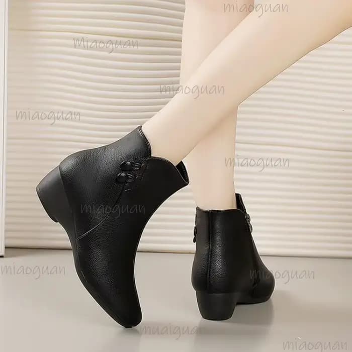 Nouvelles bottines en cuir pour femme 2026 - Bottines confortables à talon épais avec boutons décoratifs, chaussures tendance en cuir souple et confortables