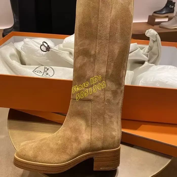 Bottes hautes en daim à talon carré