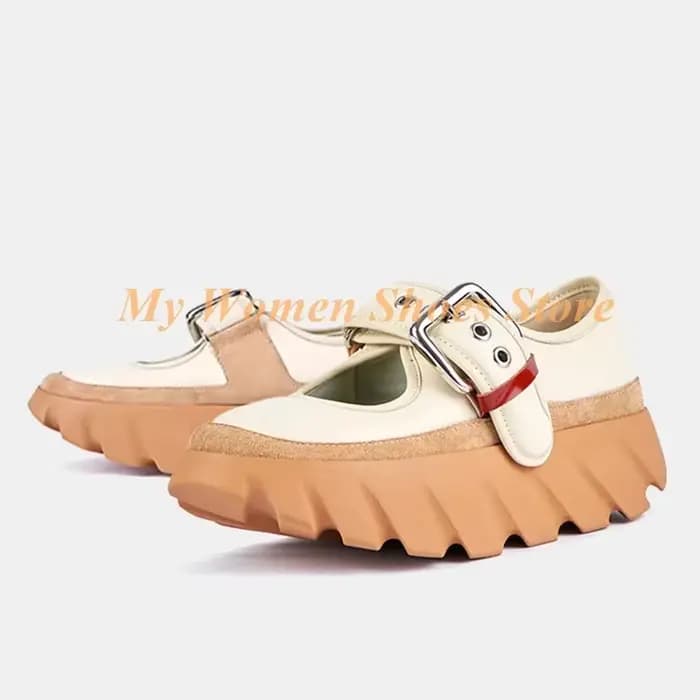 Chaussures à talon épais avec bride à boucle