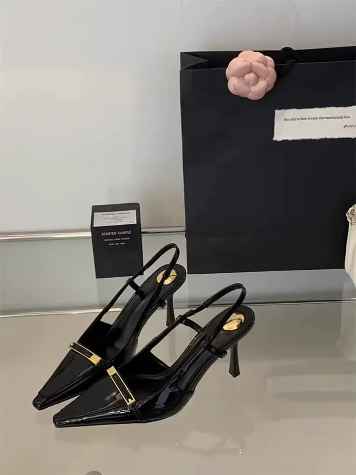 2025 Été Nouveau! Sandales à talons aiguilles en cuir verni à bout pointu avec boucle en métal