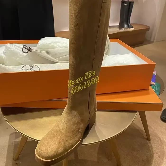 Bottes hautes en daim à talon carré