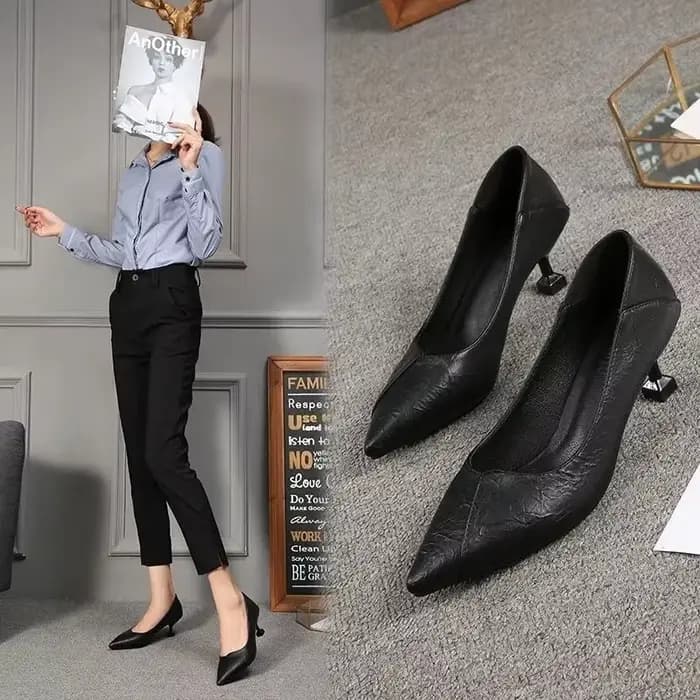 Talon aiguille pour femmes 2025 printemps et automne nouvelles chaussures simples sexy assorties avec tout chaussures de travail professionnelles petites chaussures en cuir noires