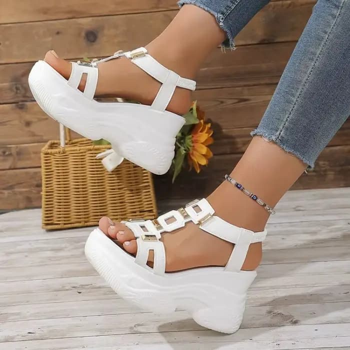 Sandales pour femmes à bout ouvert, plateforme épaisse, talon compensé, bride en T, détails découpés, ferrures métalliques, chaussures décontractées pour activités estivales