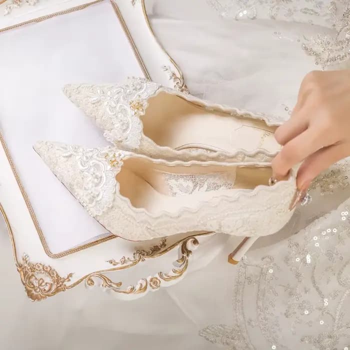Banquet Stiletto simple automne nouveau bout pointu bouche peu profonde dentelle Slip-on antidérapant résistant à l'usure talons hauts