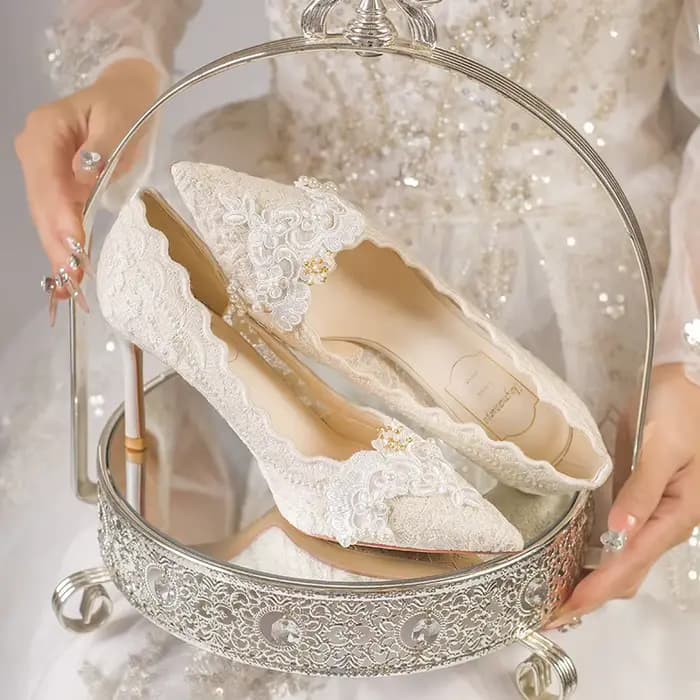 Banquet Stiletto simple automne nouveau bout pointu bouche peu profonde dentelle Slip-on antidérapant résistant à l'usure talons hauts