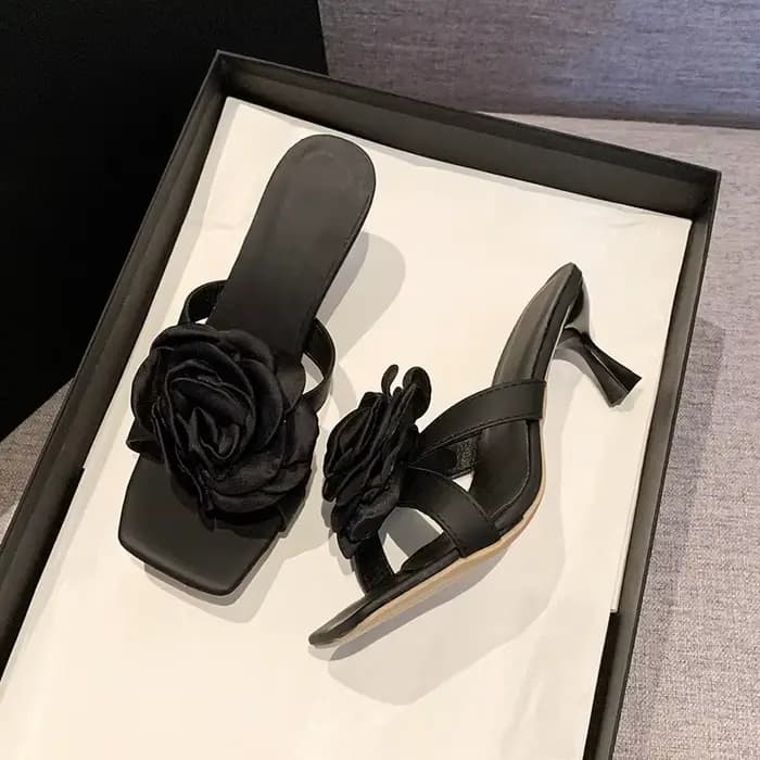 Nouvelles sandales à talon chaton pour femme, style fleuri, à talon haut, style étranger, à enfiler