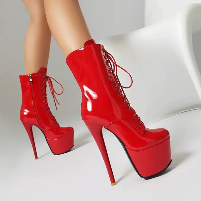 Bottines à plateforme à lacets en cuir verni brillant, noires et rouges