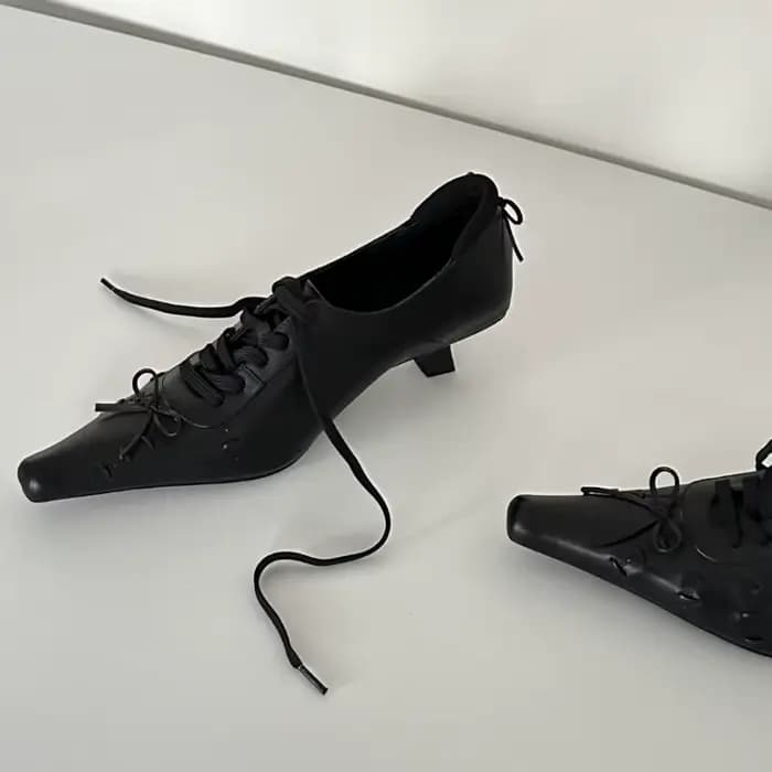 Chaussures de créateur à talons bas escarpins à bout pointu à lacets