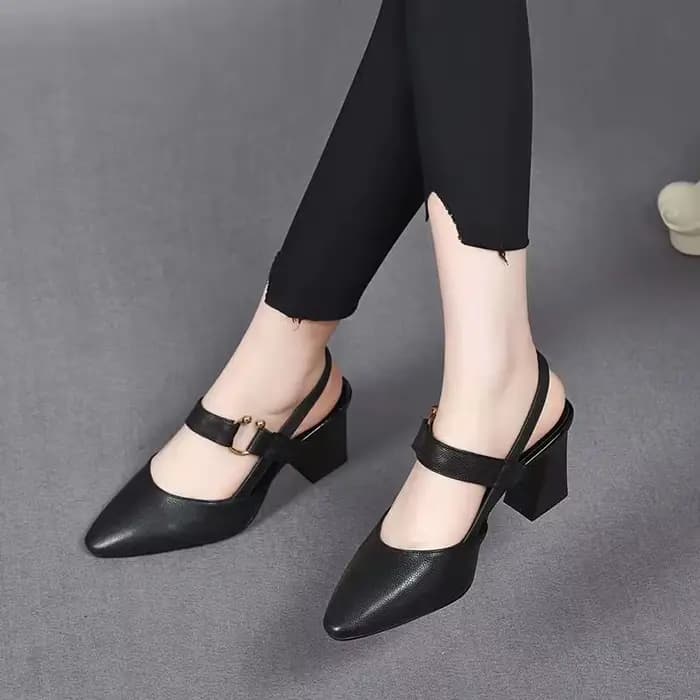 Chaussures blanches pour femmes été 2025 pour le travail de bureau avec talons moyens