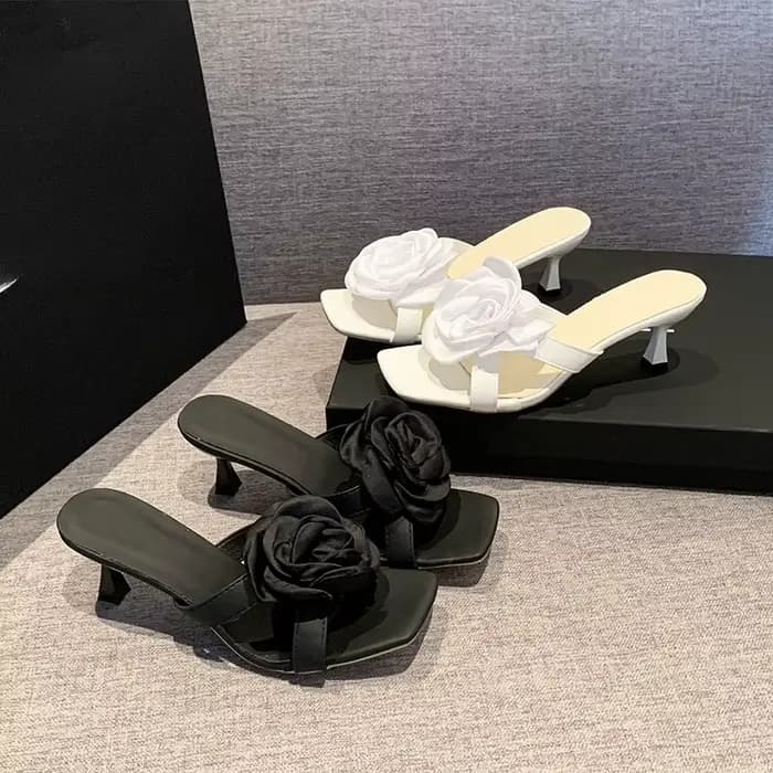 Nouvelles sandales à talon chaton pour femme, style fleuri, à talon haut, style étranger, à enfiler