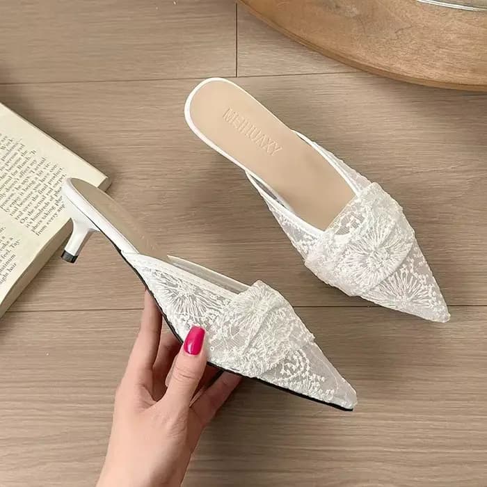 Nouvelles mules à talons aiguilles brodées en dentelle blanche pour femme