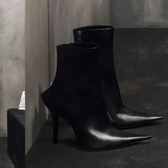 Bottes courtes à bout pointu avec fermeture éclair latérale