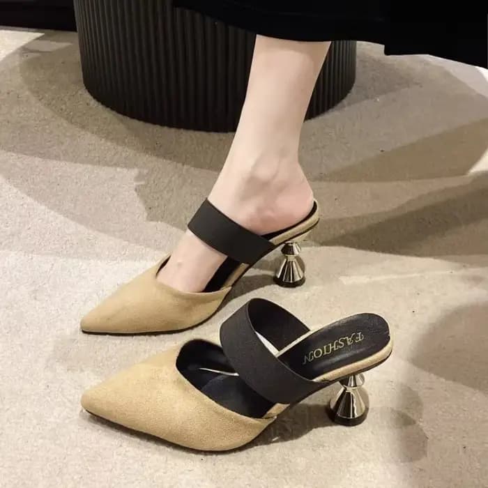 Taille 35-46 femmes chaton talons Mules doré Rivet bout pointu sandales d'été mode Beige dames décontracté Med