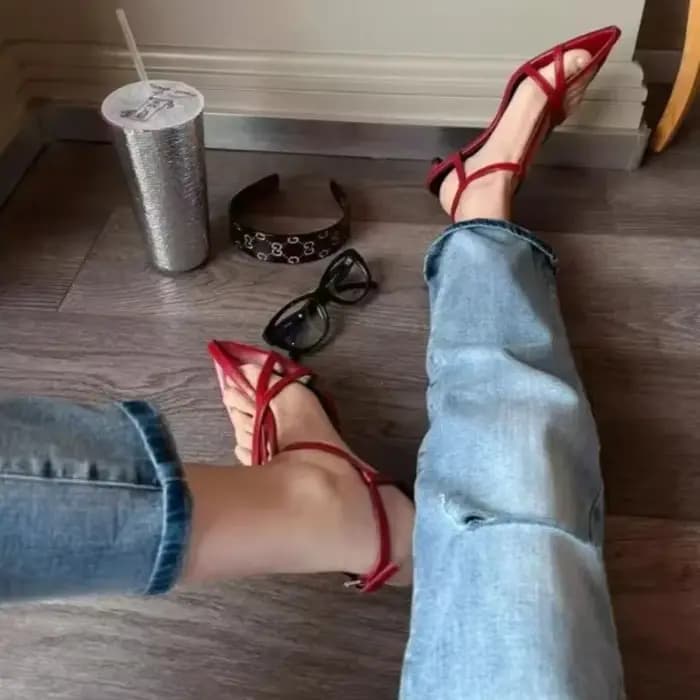 Big 42 chaussures à talons bas été nouvelle ceinture Fine pointue Interlace ligne de boucle en métal avec semelle