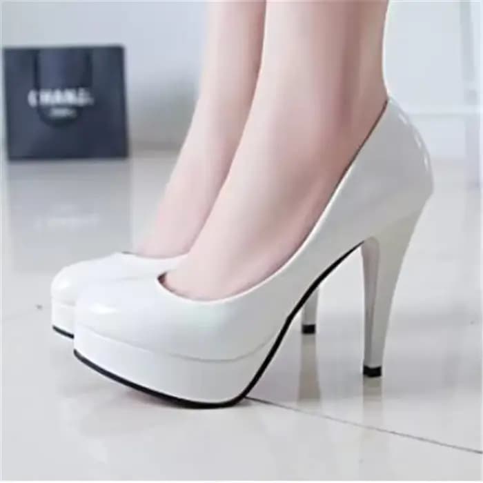 Escarpins classiques en cuir verni pour femmes