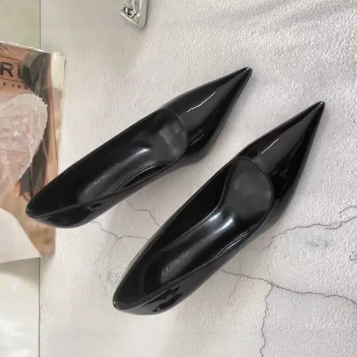 Nouvelles Escarpins Noirs 2025 pour Femme à Talon Fin et Bout Pointu – Élégance Polyvalente