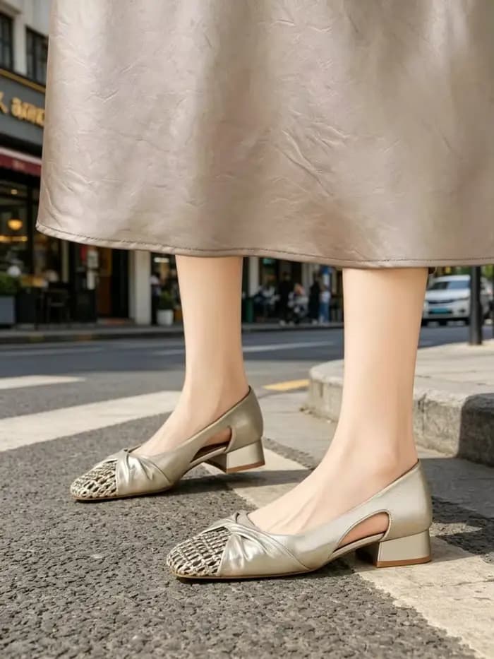 Escarpins pour femmes à talon carré et bout ajouré
