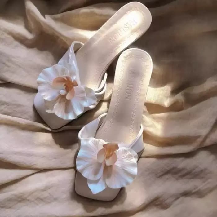 Marque femmes sandales 2025 été nouvelles fleurs élégantes