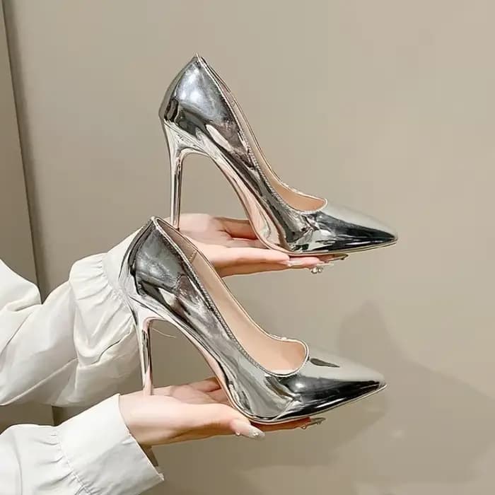 Escarpins pointus en cuir souple pour femmes