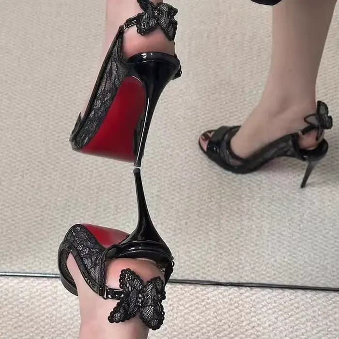 Nouvelles sandales d'été 2026 à talons hauts noirs en dentelle à bout ouvert pour femme