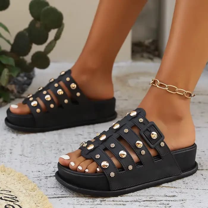 Sandales d'été décontractées pour femmes, sandales romaines plates à talon moyen en cuir clouté, design à bout ouvert avec brides croisées, style à enfiler, cadeau pour la fête des mères