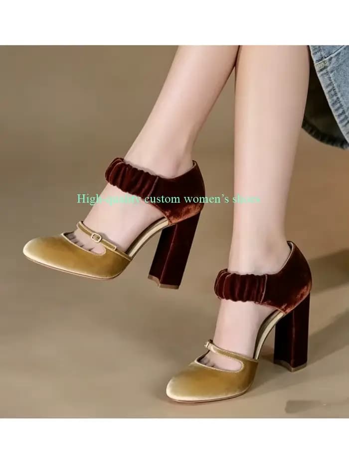 Chaussures de luxe pour femmes à talons hauts épais en velours bicolore or et bordeaux avec boucle sur le devant
