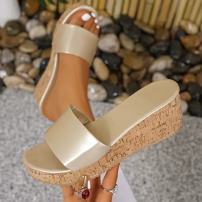 Sandales à talons compensés dorés pour femmes