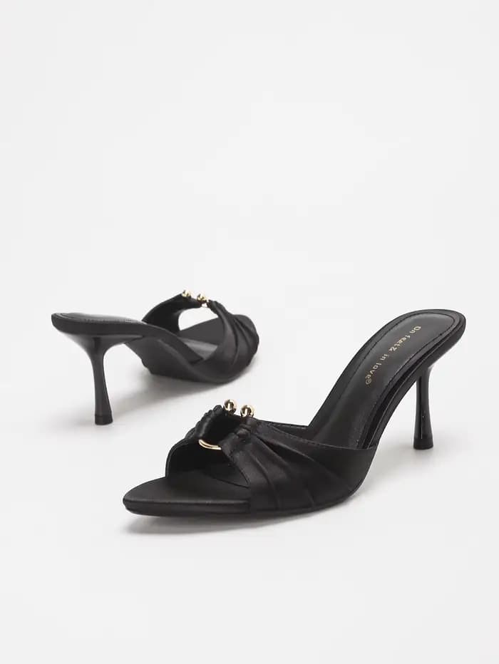 Sandales mules élégantes en satin froncé à boucle métallique et talon aiguille pour femme - Parfaites à porter avec des robes