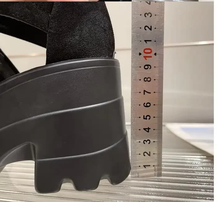 Sandales à talons carrés